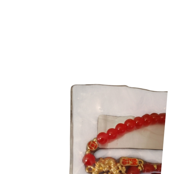 Elegant Red Beaded Bracelet with Faux Gold Dragon Accents - Picture 3 of 3